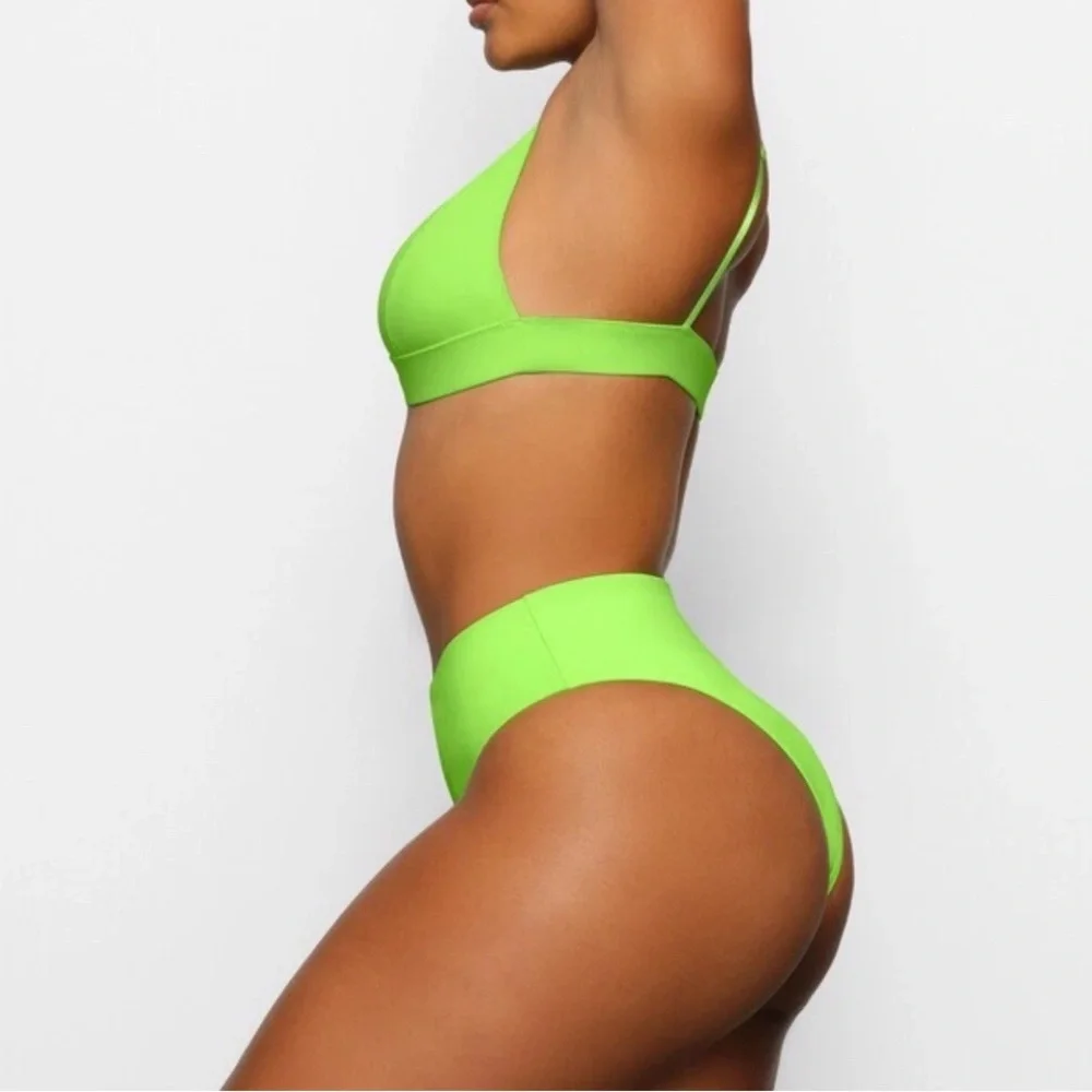 Nwt. Skims plunge bikini top and mid rise bottoms